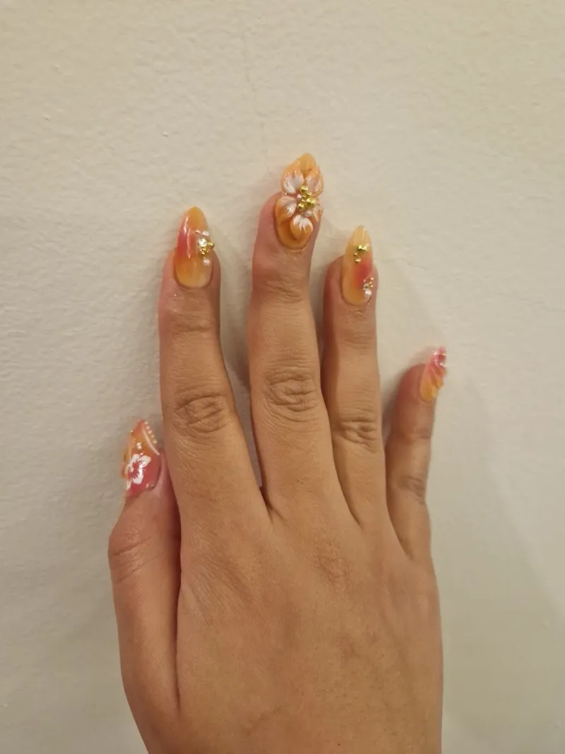 صورة 2 من BK - BADDIES KLUB | Onglerie, nail art, bar à soin cheveux, lissage, brushing, strass dentaire et formation