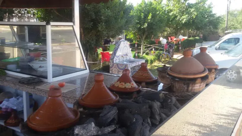 Espace Al Manzah Amine : Café, Restaurant & Piscine photo 2