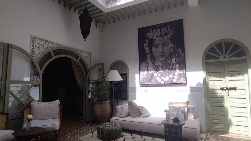 Riad Jona photo 3