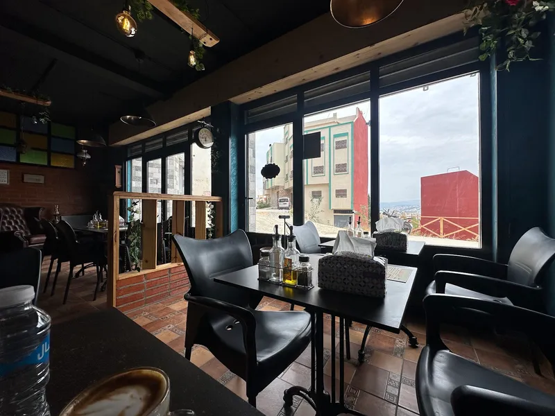 Splashout Café- British Café photo 1