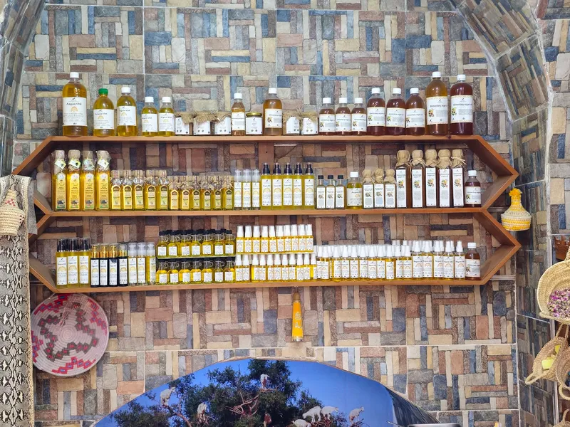 Photo 3 de traditional Berber pharmacy - Omar Al-Fazazi Mchachti