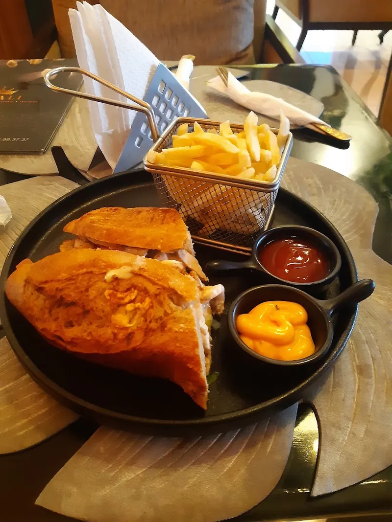 صورة 4 من Taj Ali Restaurant