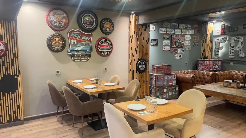 Photo 1 de Friends Eatery & Coffee House