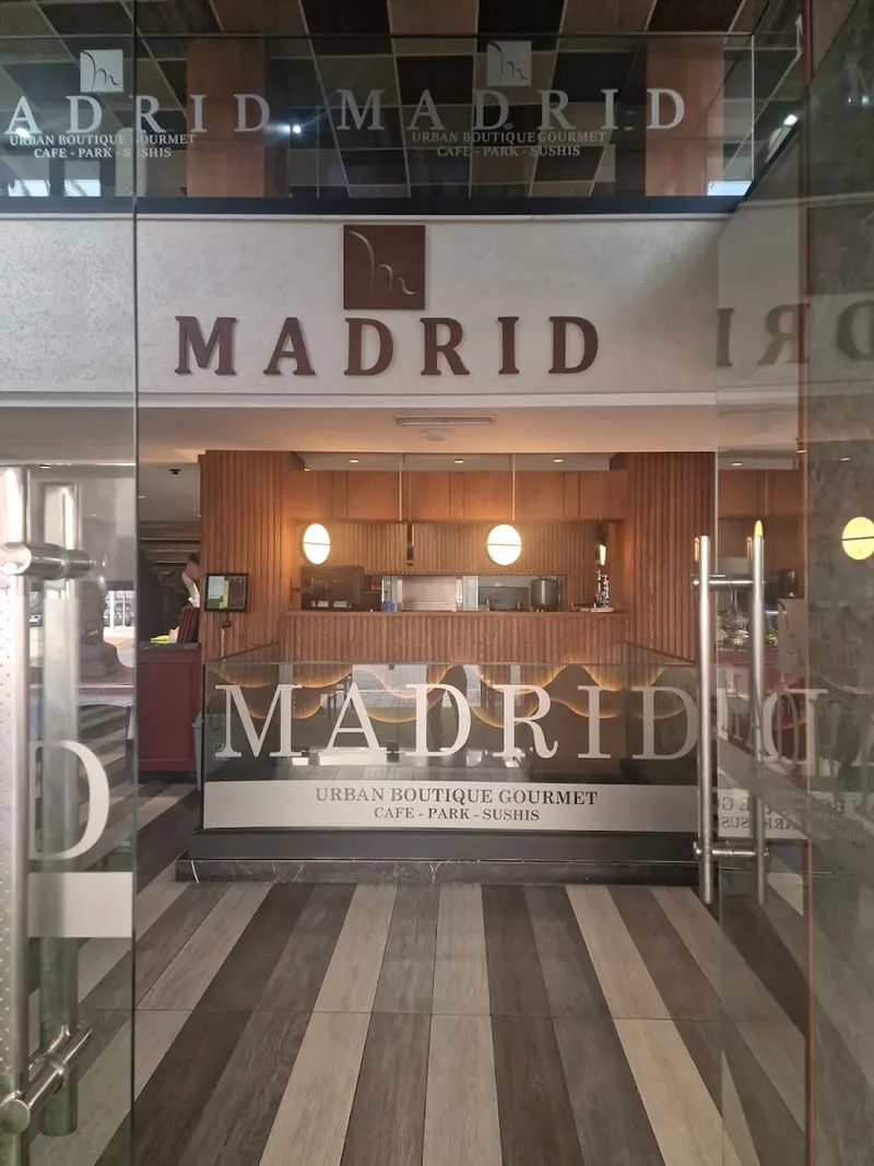 Photo 1 de Madrid : Café, Park, Sushis