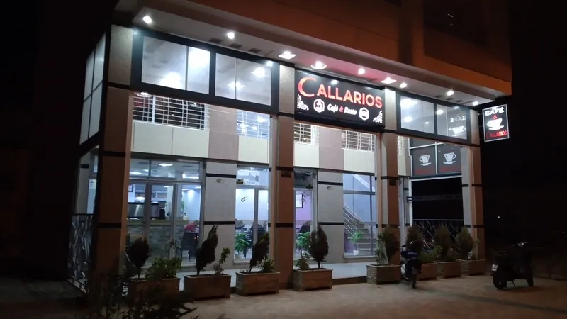 Photo 1 de Callarios : Café & Restaurant
