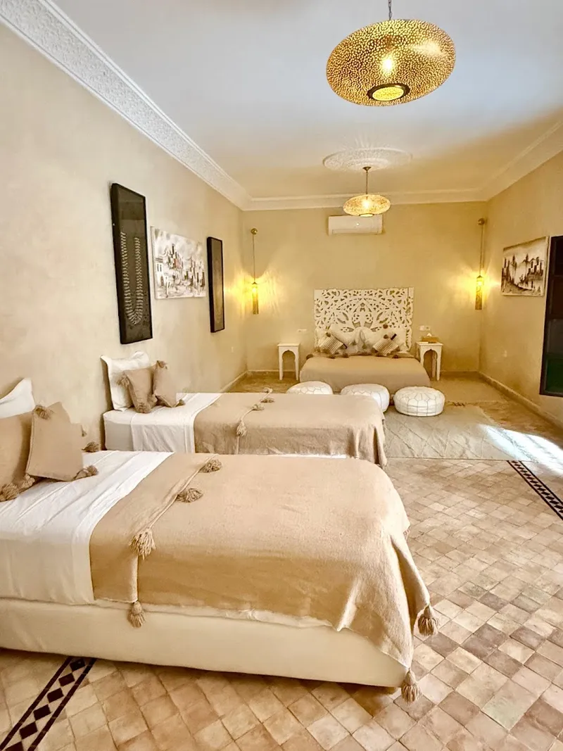 Riad Jolie photo 4