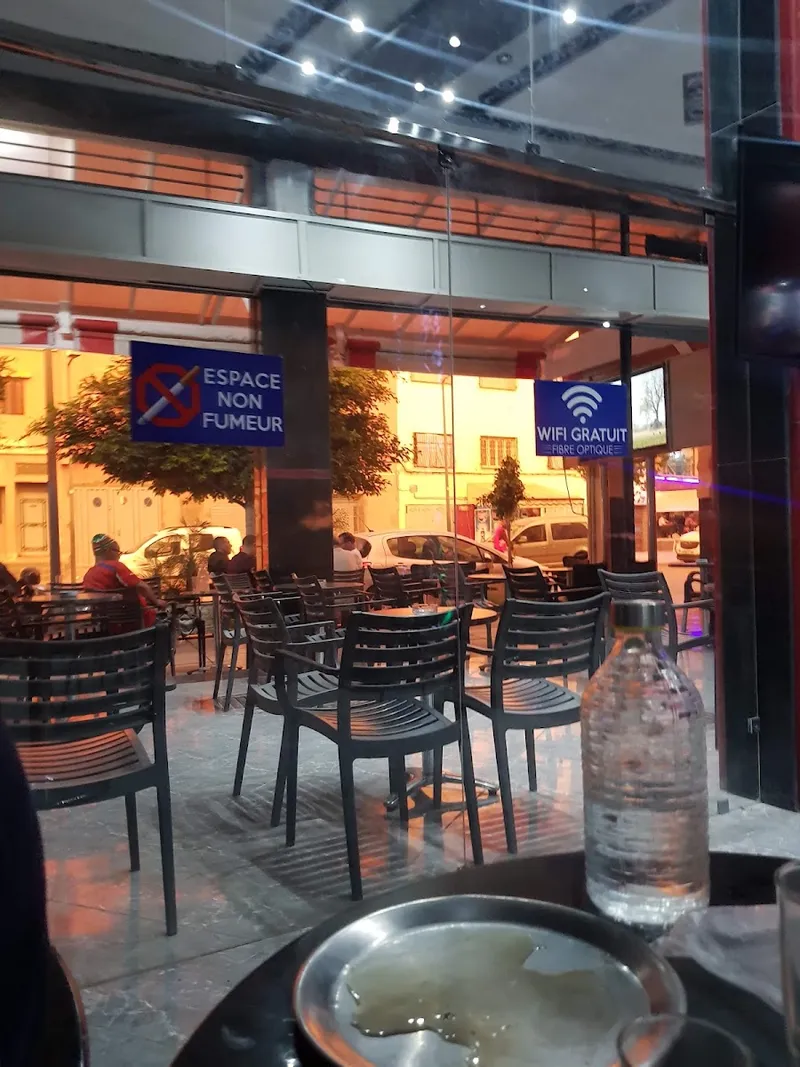 صورة 2 من Café Les Voyageurs