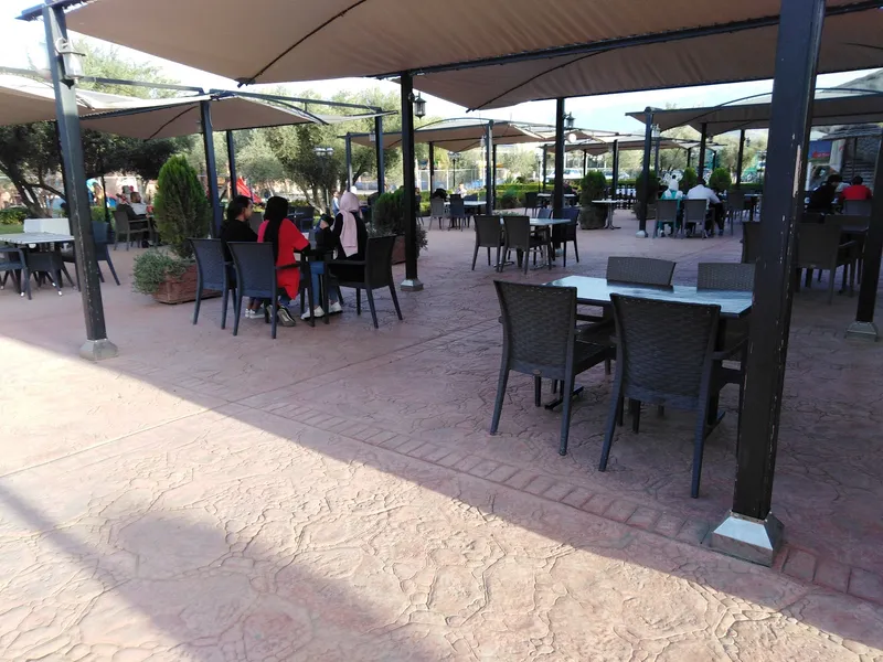 Photo 1 de La Belle Étoile : Café, Restaurant & Piscine