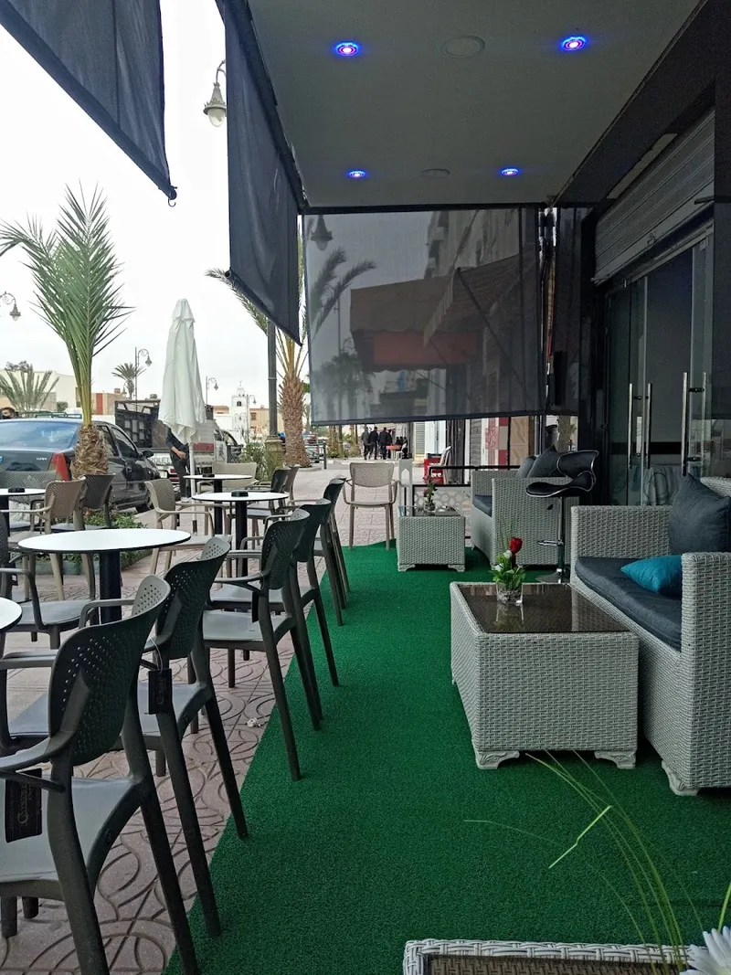 Photo 2 de Cafe black and white