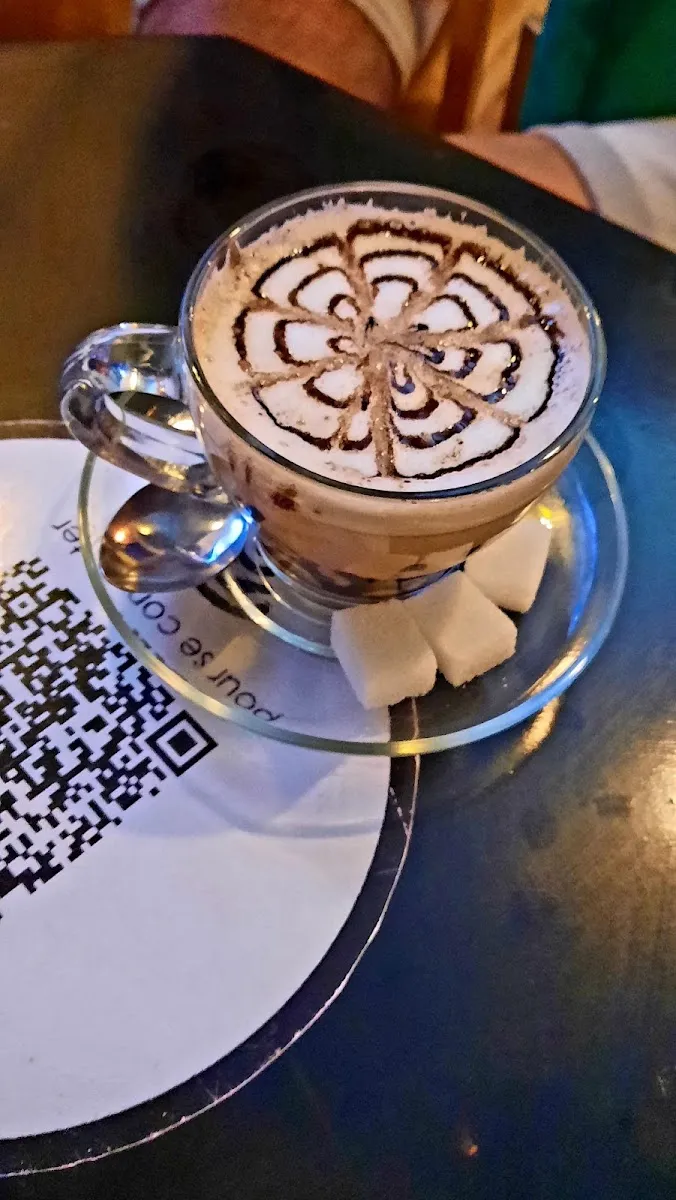 صورة 2 من AlMond Coffee Shop