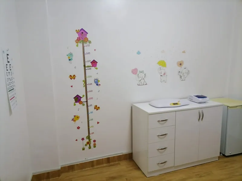 Photo 2 de Pediatrician Dr. Hind KHOUITA