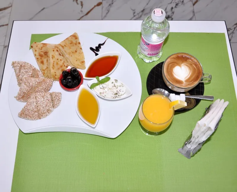صورة 2 من Café Yasmine