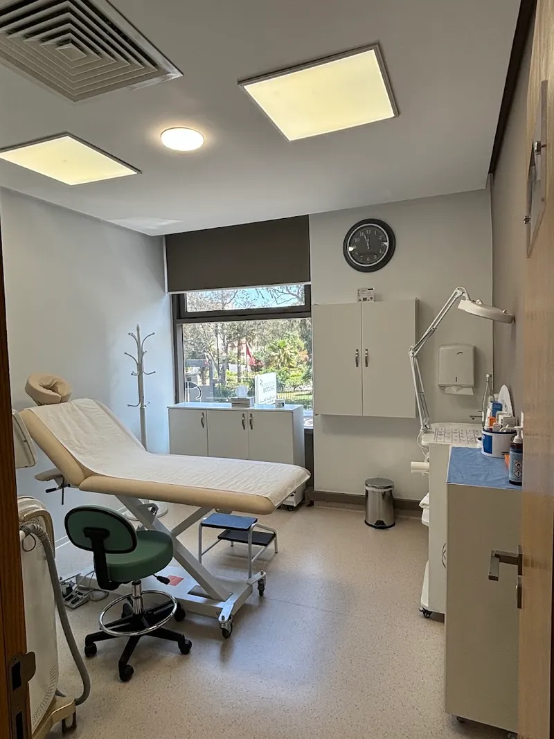 صورة 1 من Cabinet de Dermatologie Dr.BENAMEUR Hoda à Rabat.