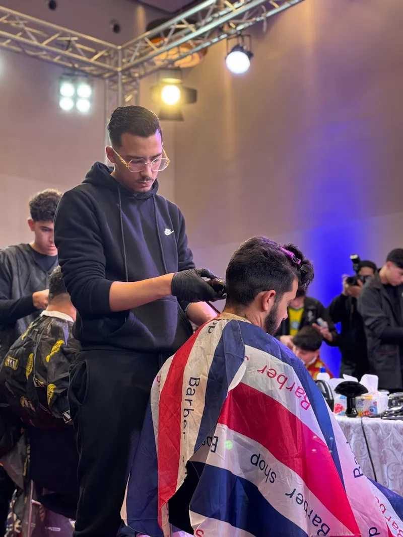 Photo 2 de Youbi barber 45