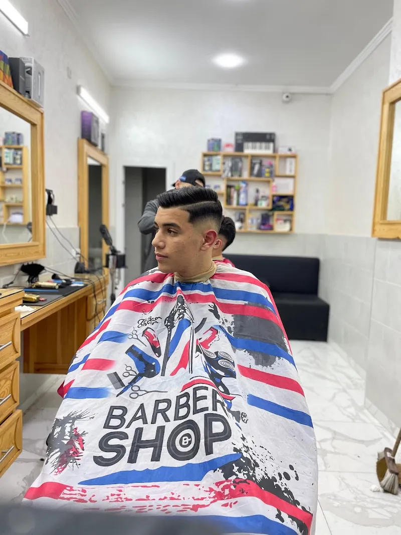 Photo 1 de Youbi barber 45
