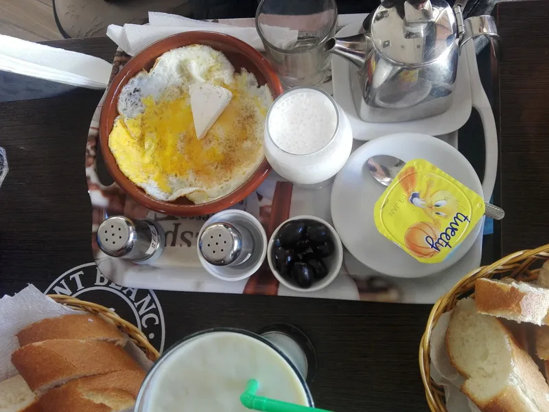 صورة 2 من Café Mont Blanc