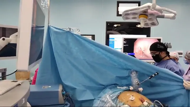 صورة 2 من Pr Dr Pedro Gutiérrez Contreras - Chirurgien gastro-endoscopiste et de l'obésité. Chirurgie du côlon, du rectum et de l'anus