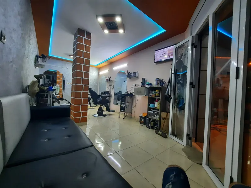 صورة 3 من Salon de Coiffure Hommes