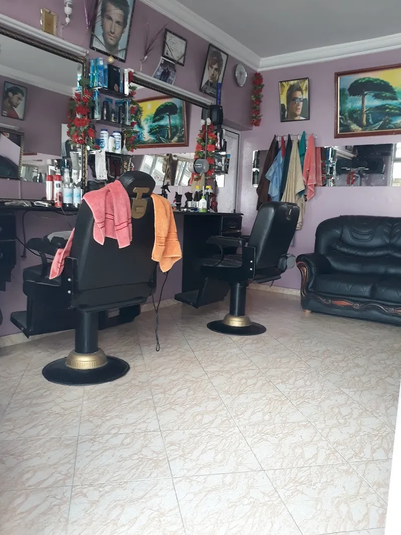 صورة 2 من Salon de Coiffure Hommes