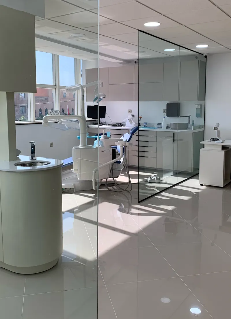 Photo 1 de Chirurgien dentiste /Dr ABOU-HAMIDA AYOUB