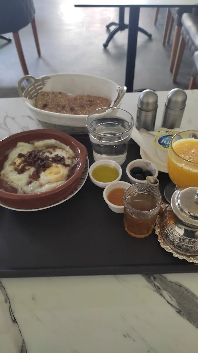 Photo 2 de Café la couronne. مقهى التاج