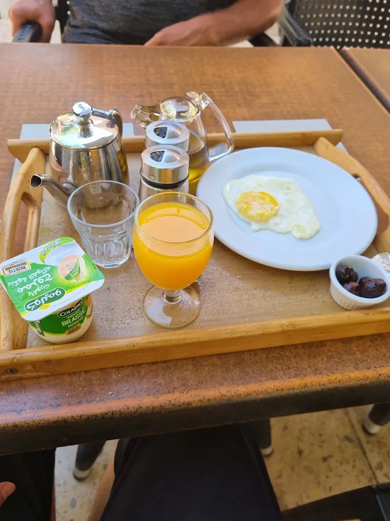صورة 3 من Café 3 Mars tiercé
