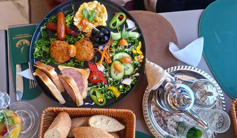 صورة 4 من ALMERIA BRUNCH COFFEE AND RESTAURANT