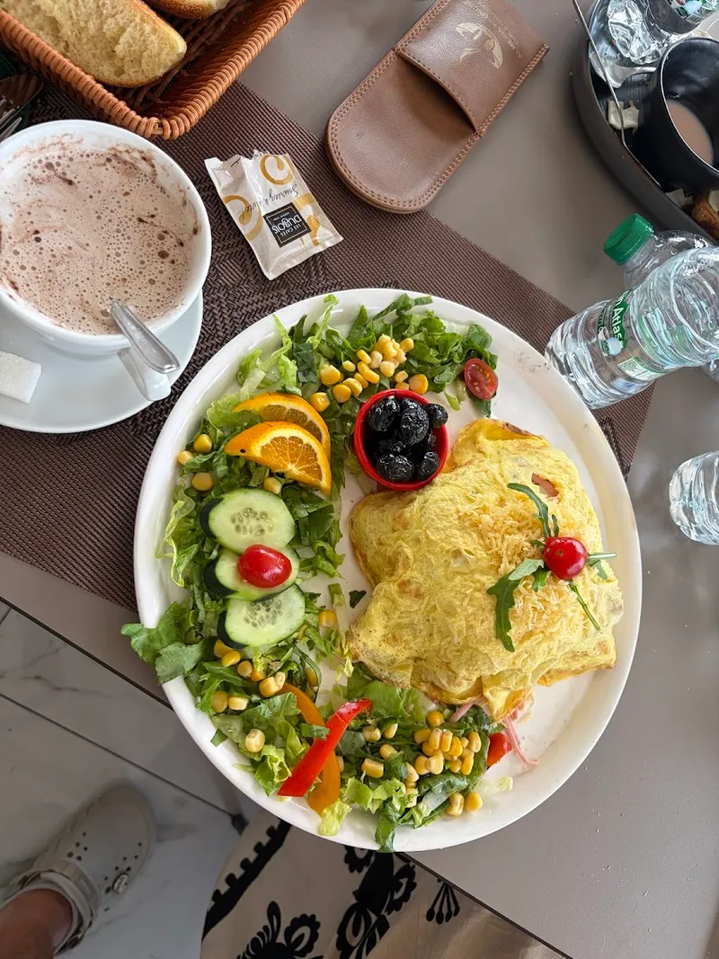 صورة 2 من ALMERIA BRUNCH COFFEE AND RESTAURANT