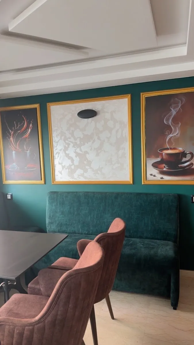Cafe Manhattan photo 3